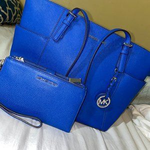 Michael Kors Purse & Jet Set Travel Wallet set